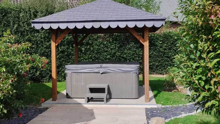 Spa extérieur couvert St honoré Le clos Brayon