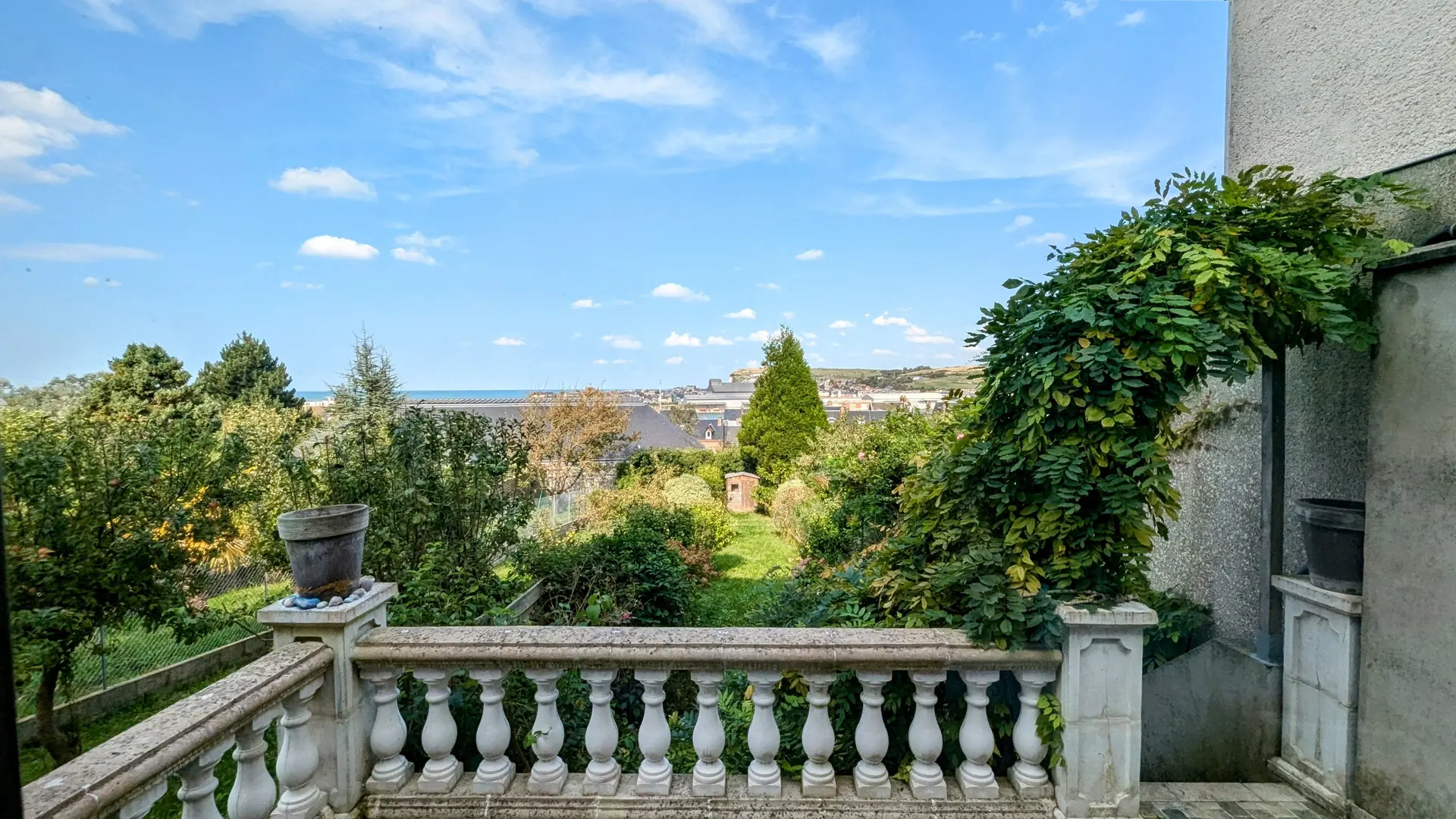 Terrasse et accès au jardin