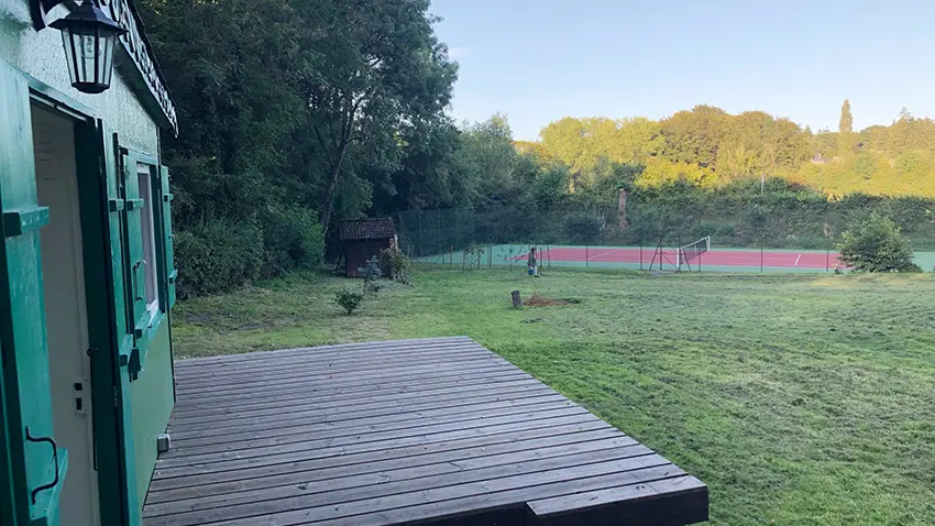 St-Remy-Boscrocourt_Valvert_Terrasse-et-tennis@Valvert_2021