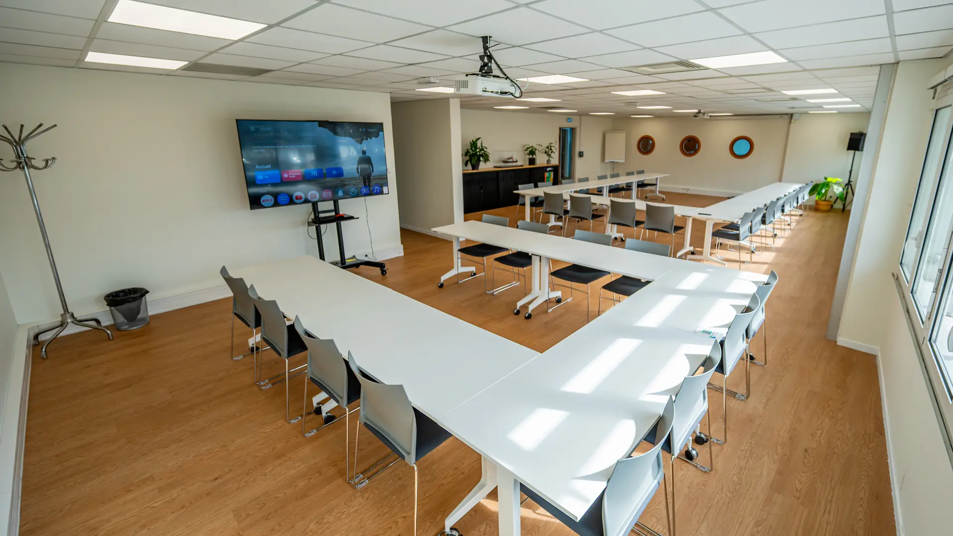 Salles CONSEIL & REUNION - 98 m² - 1er étage