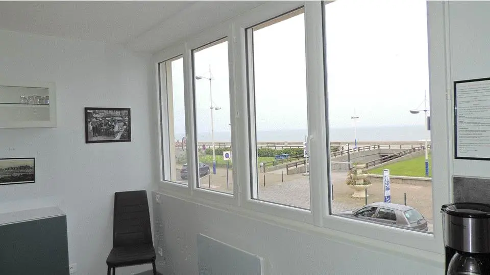 Vue vers extérieur Esplanade Front de MER 113