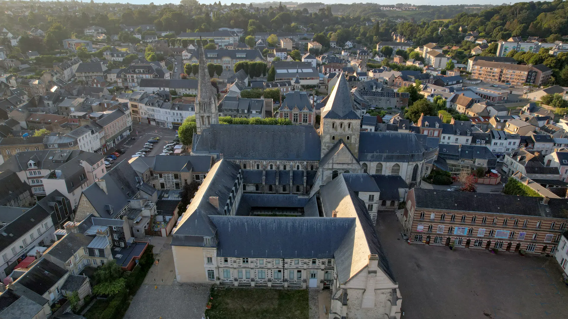 Vue aérienne abbaye de Montivilliers 2025