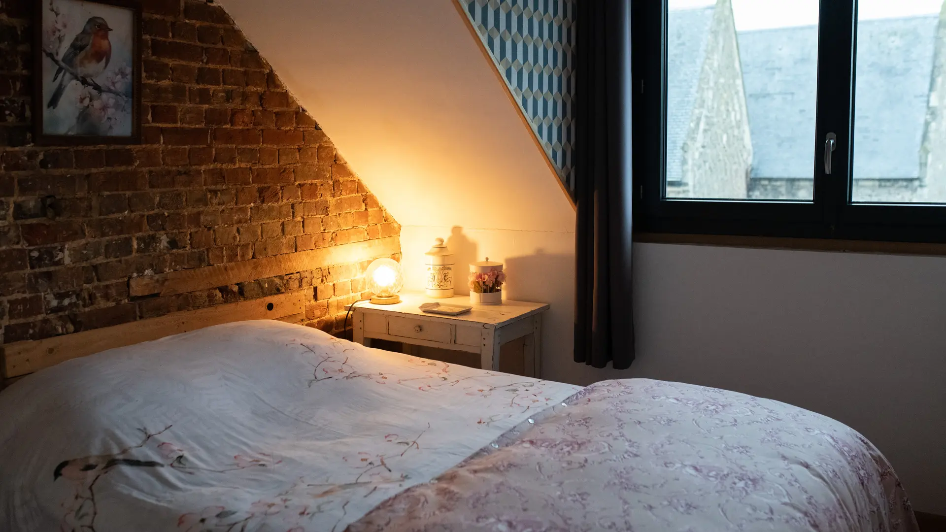 Chambre 5 avec lit double et vue mer