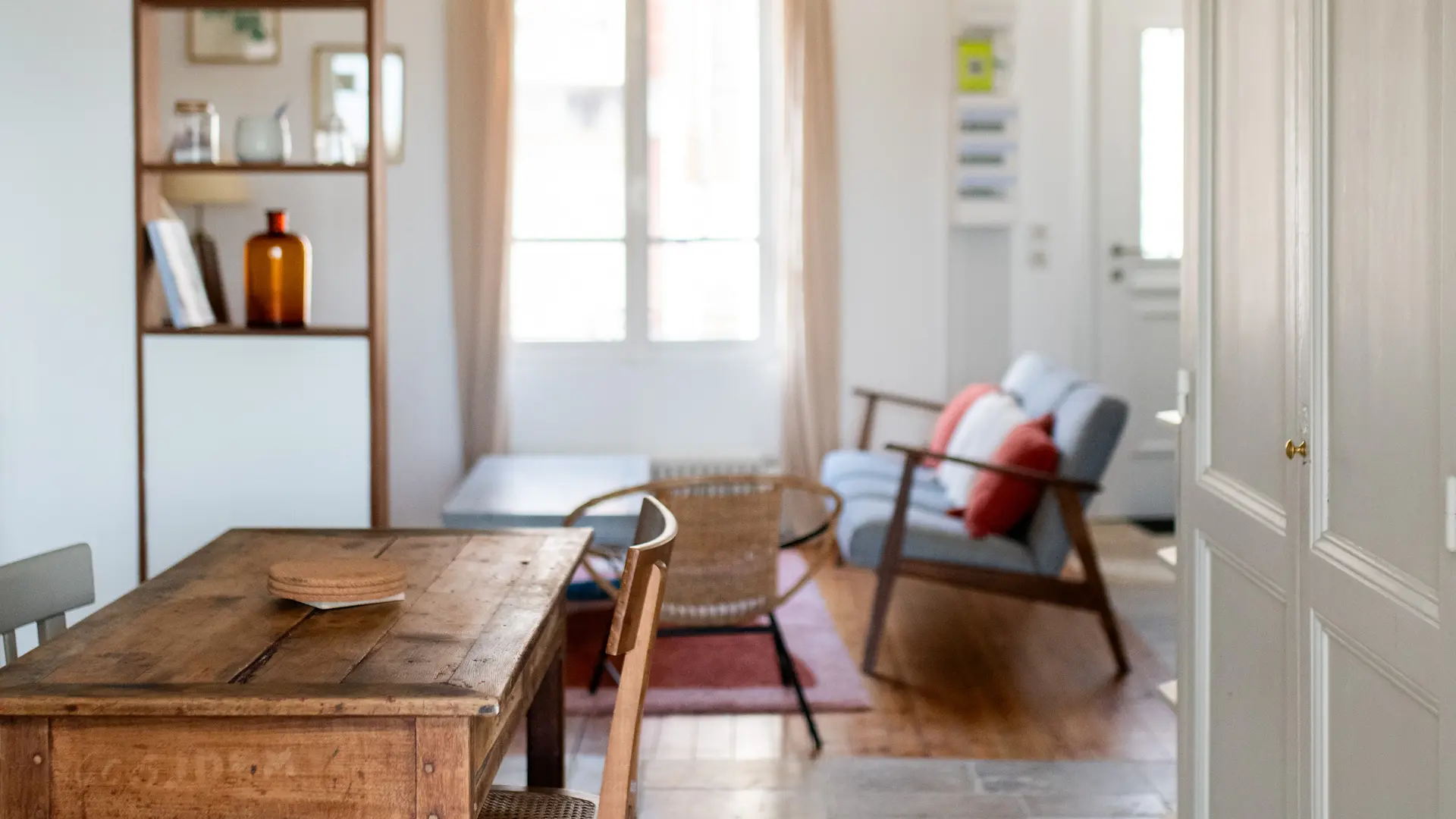 Cuisine équipée avec four, micro-ondes, lave-vaisselle...