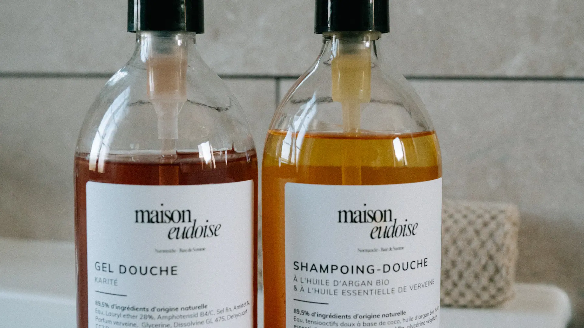 Gel douche et Shampoing dans chaque salle de bain.