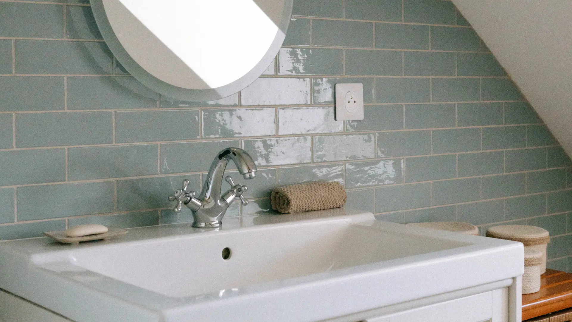 Salle de d'eau avec douche et toilette au 2ème étage.