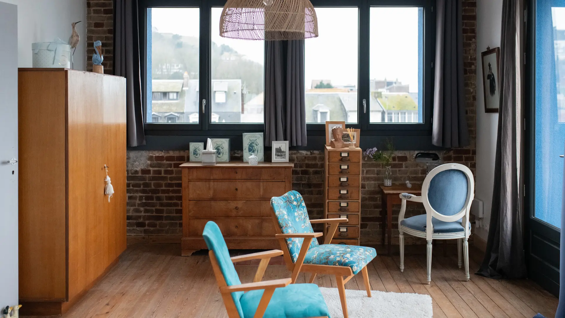 Chambre parentale avec vue panoramique sur la mer