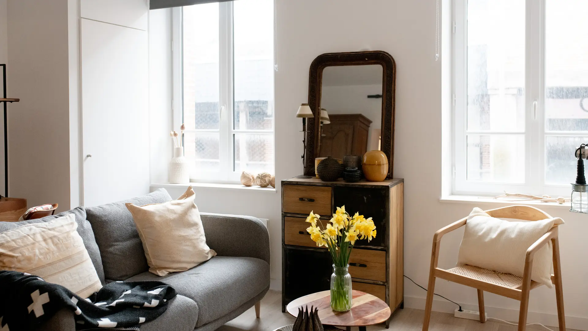 Pièce de vie : salon, cuisine et espace repas