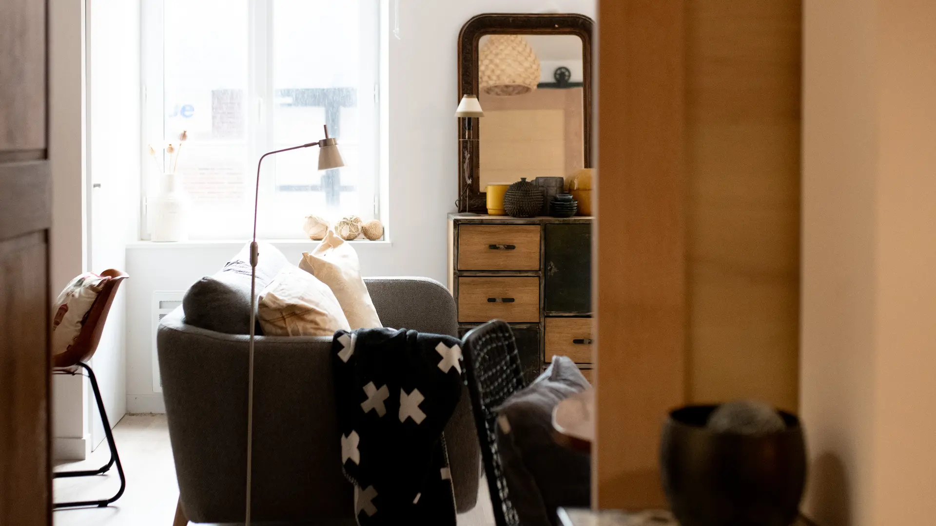 Pièce de vie : salon, cuisine et espace repas