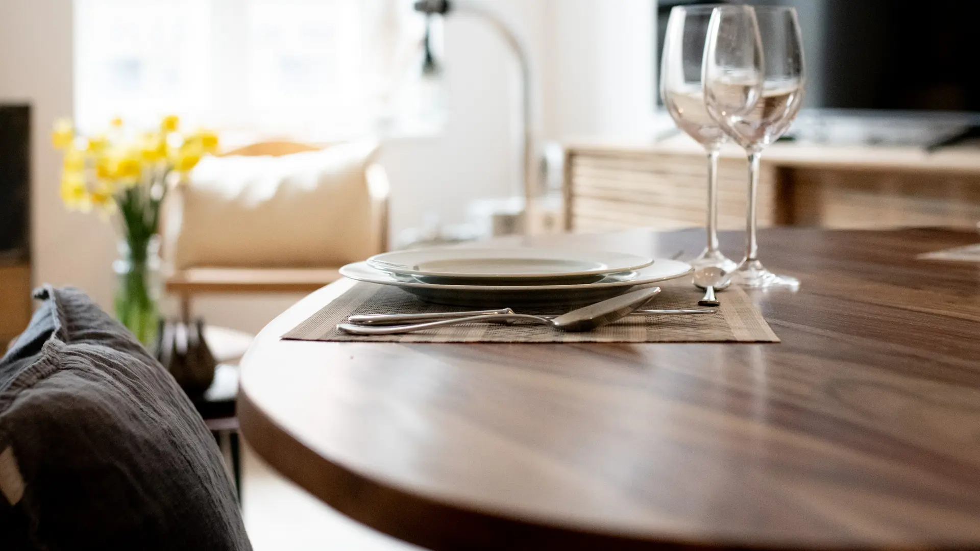 Pièce de vie : salon, cuisine et espace repas