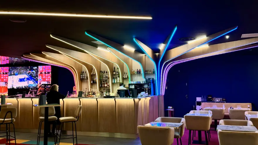 Salle de restaurant et bar