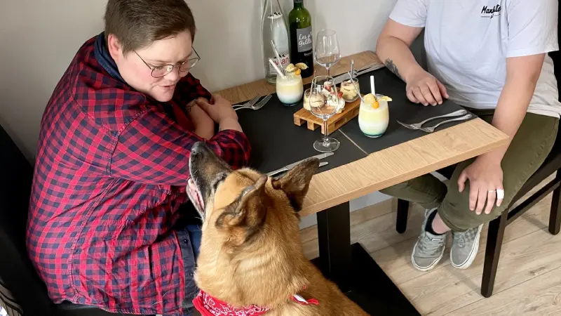 au-rendez-vous-des-chausseur-maulevrier-sainte-gertrude-couple-chien-2022