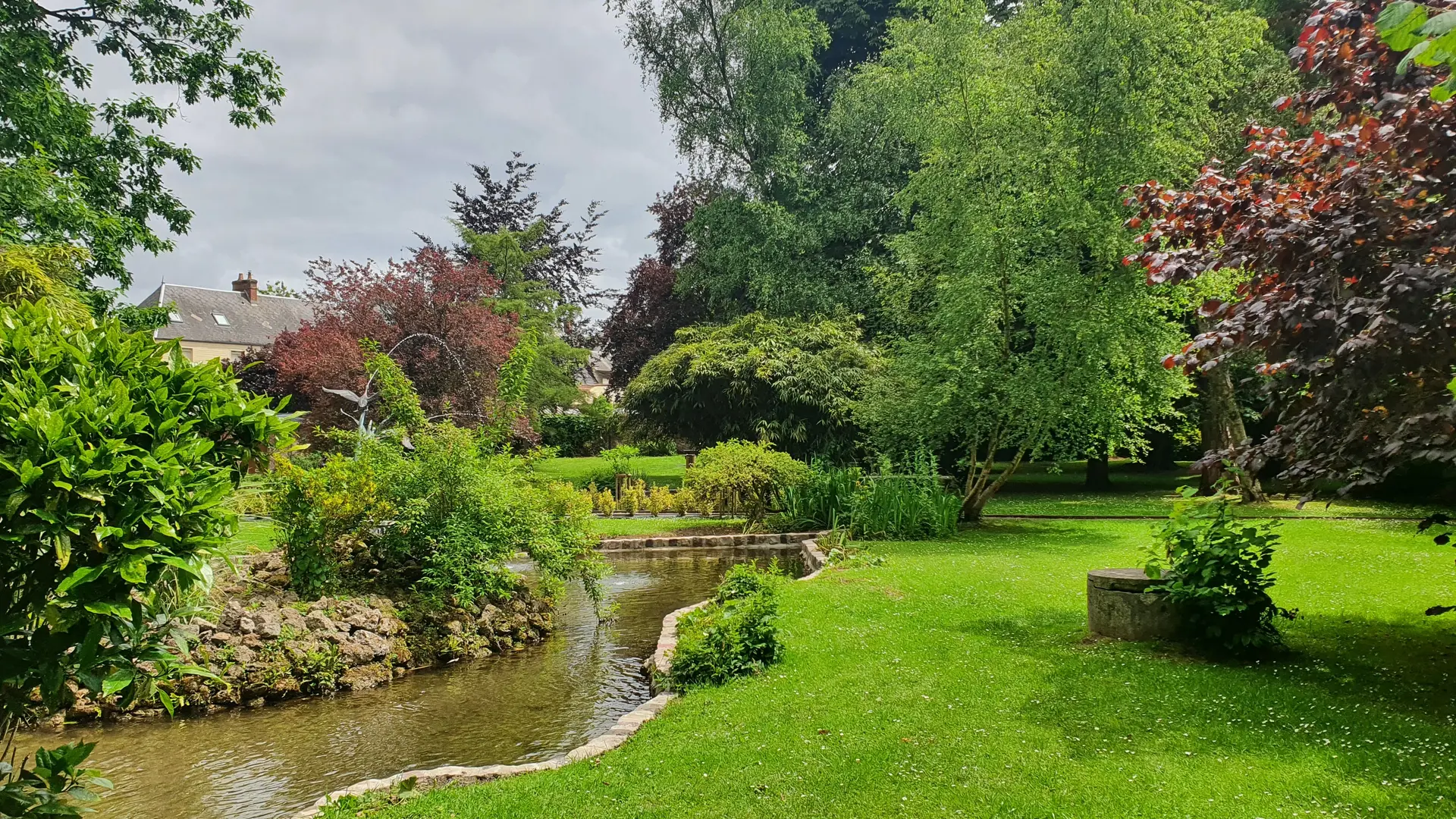 A deux pas de l'aire de camping-car, le jardin public