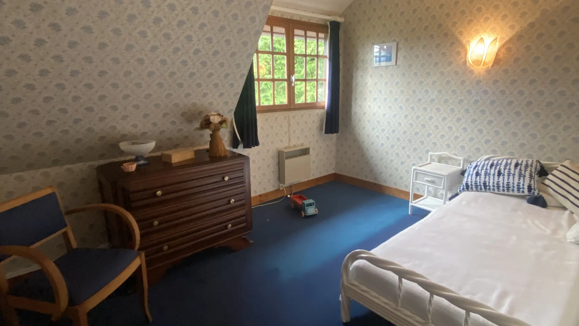 Chambre Enfant avec un lit à 1 place