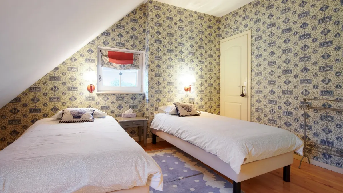 La chambre bleue avec  lit séparés