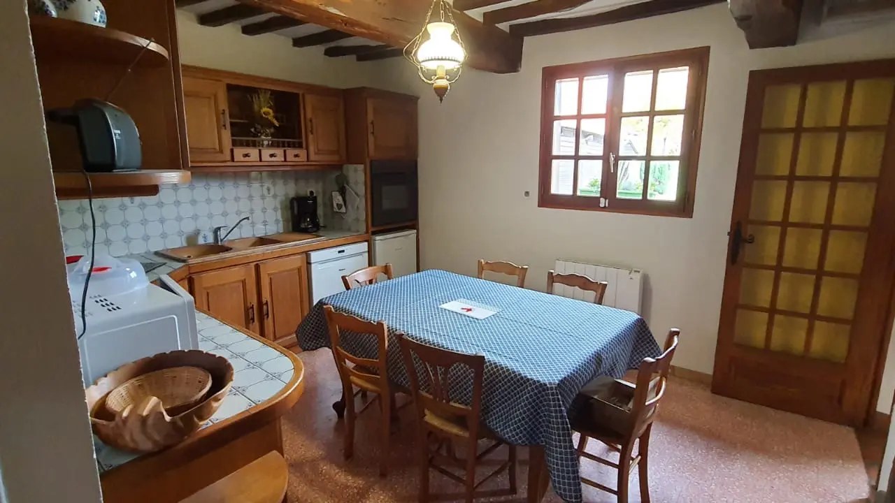 Une grande cuisine équipée