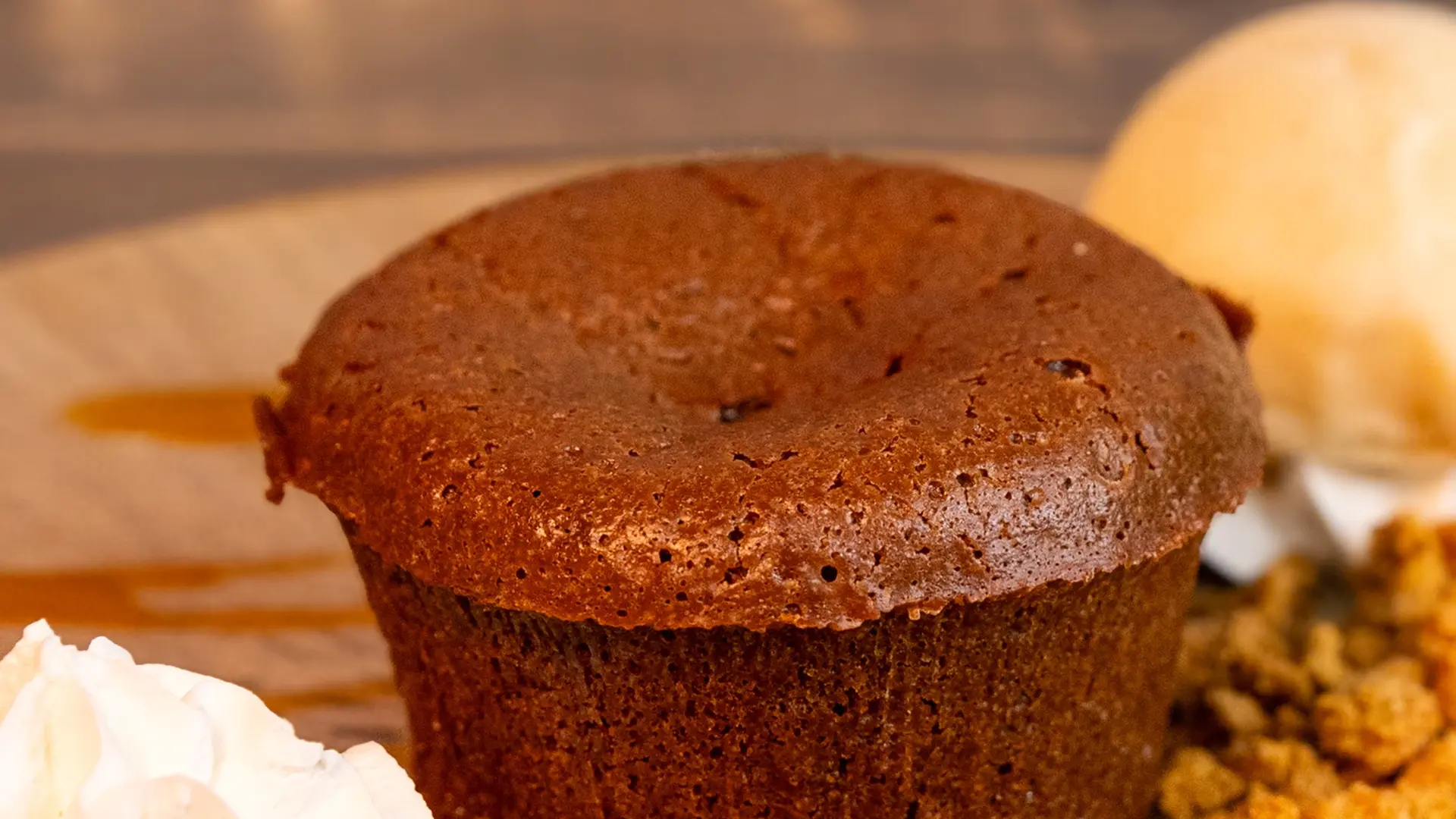 fondant au chocolat et sa boule de glace