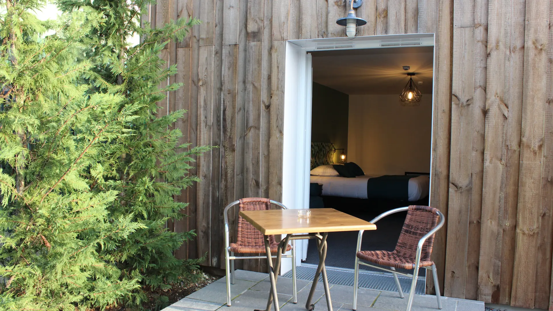 hotel-clos-de-rouen-chambre-privilège-supérieure-terrasse-coté-patio