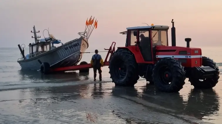 Le bateau L'Mousse au petit matin