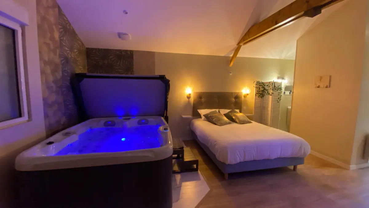 le-cocoon-demy-louvetot-balneo-jacuzzi-chambre