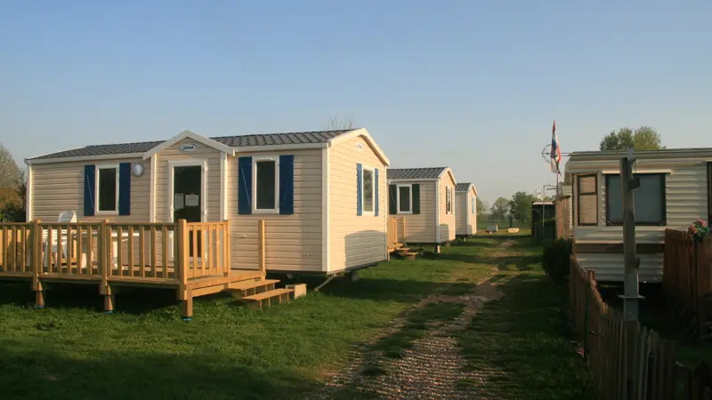 mobilehome du camping © camping Ile Adelines, Poses