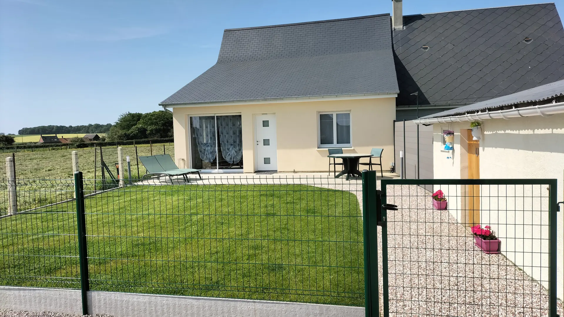 terrain entierement clos