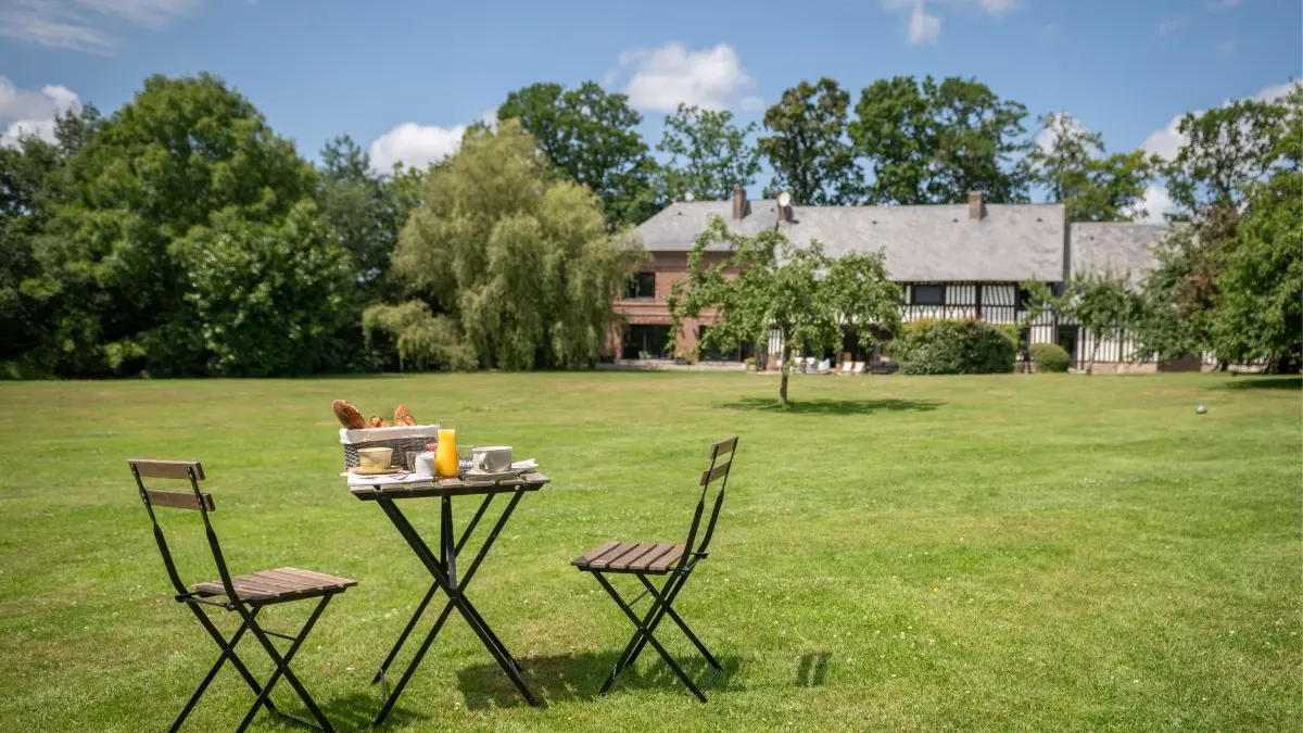 philippon-le-manoir-de-la-campagne-yebleron-maison-ete-petit-dejeuner