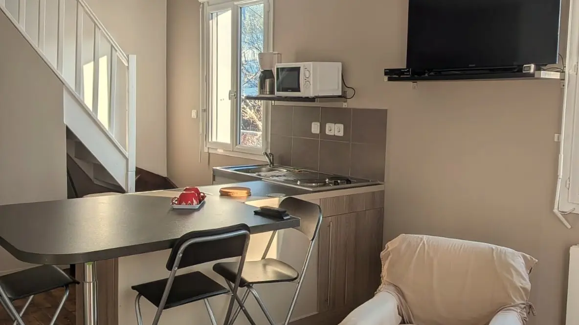 pièce à vivre tv Le Gîte de Malaunay