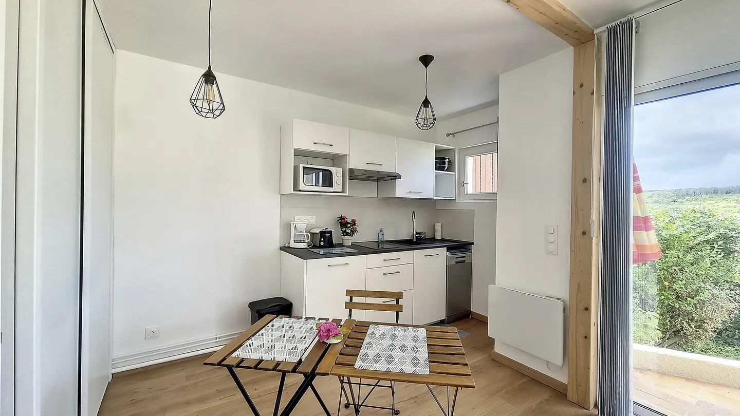 Vue sur Salle à manger et Cuisine