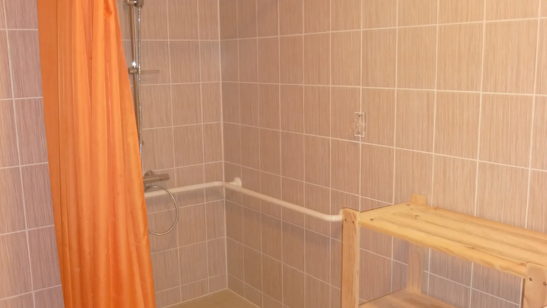 Salle de douche Rez-de-chaussée