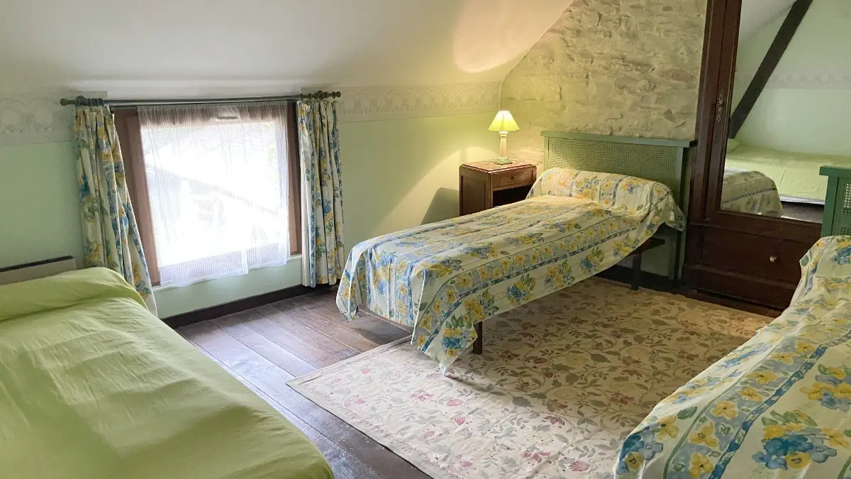 54308 - Chambre avec 3 lits en 90