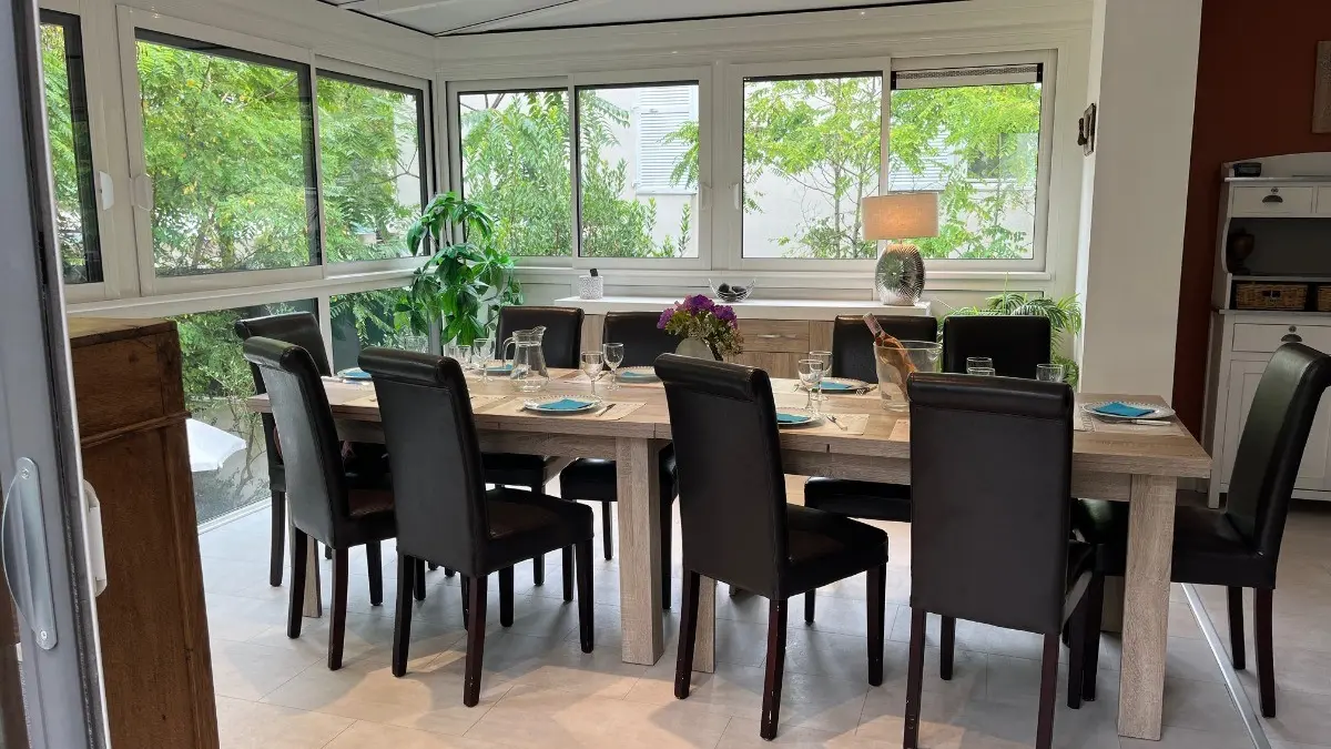 14854 - grande table pour 10/12 personnes