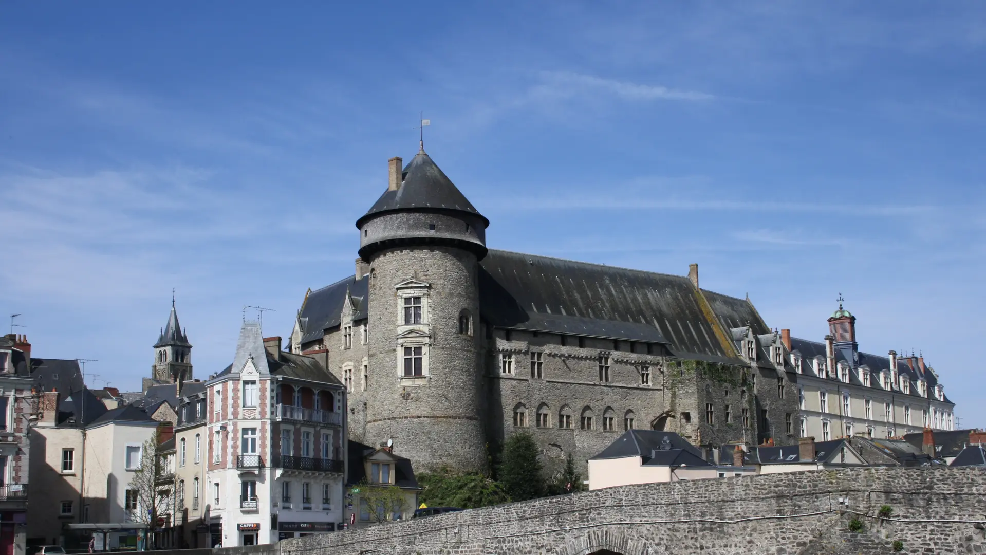 Le vieux chateau de Laval