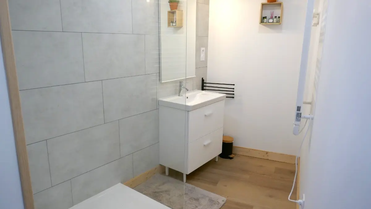352405 - Salle d'eau avec wc