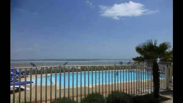 14896 - piscine sécurisée