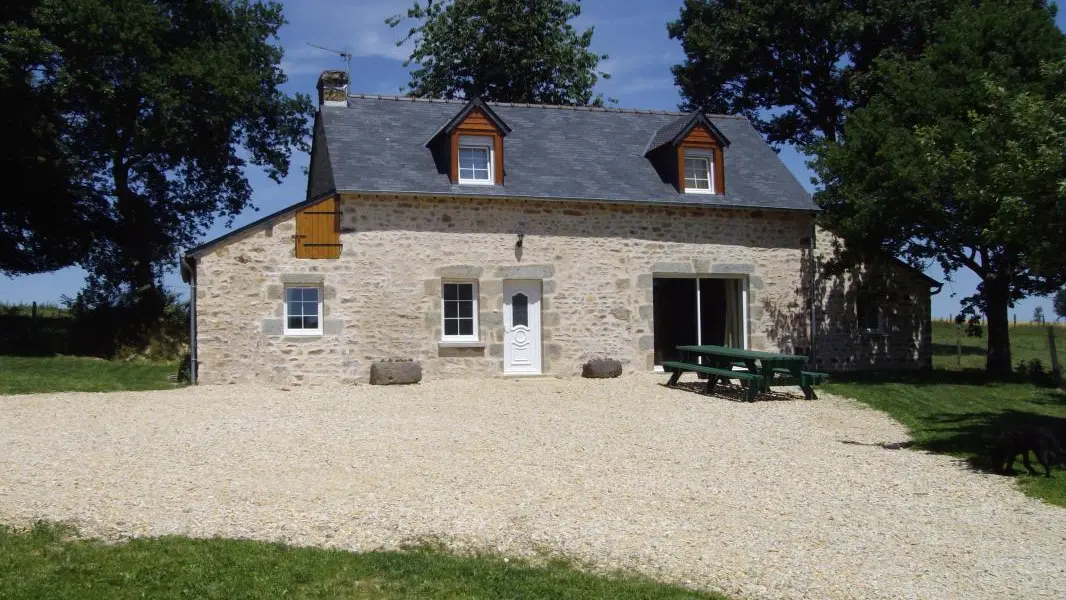 Gîte Le Douet Moreau - Saint-Léonard-des-Bois - extérieur