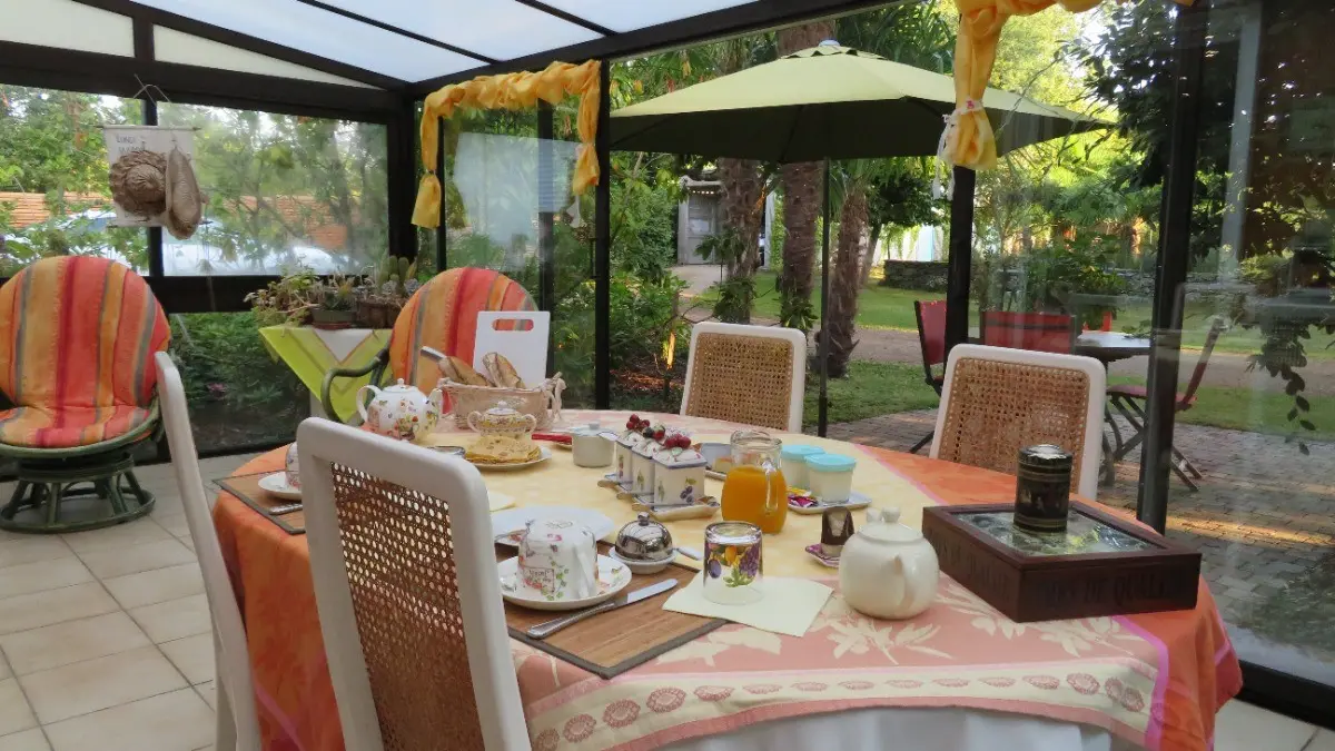 193911 - petits déjeuners dans la véranda l'été