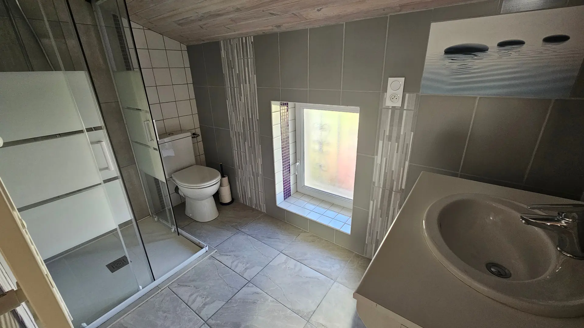 424477 - Salle d'eau avec WC