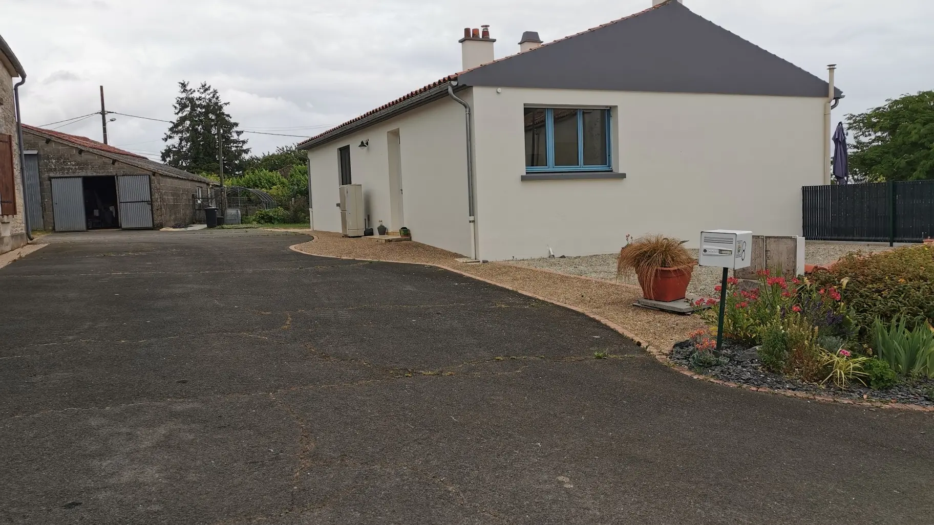 401872 - entrée côté cour