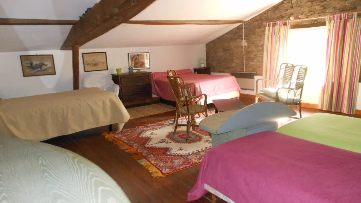 54285 - et une chambre avec 4 lits