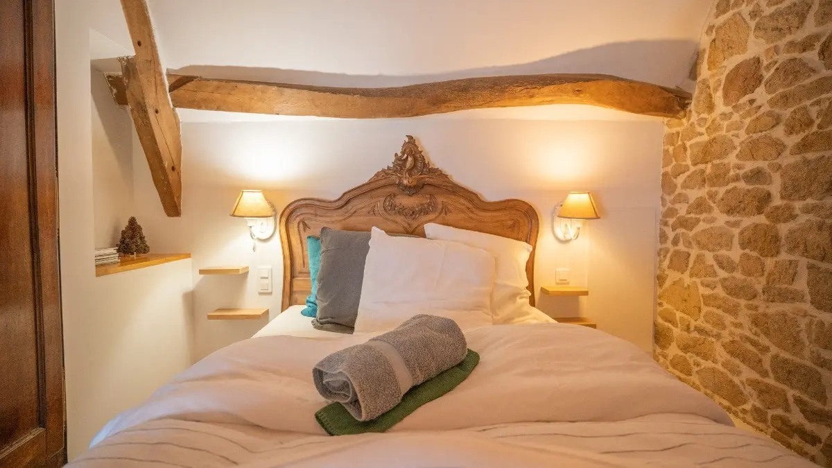 81832 - 2 couchages , 1 lit bébé et 1 fauteuil lit BZ