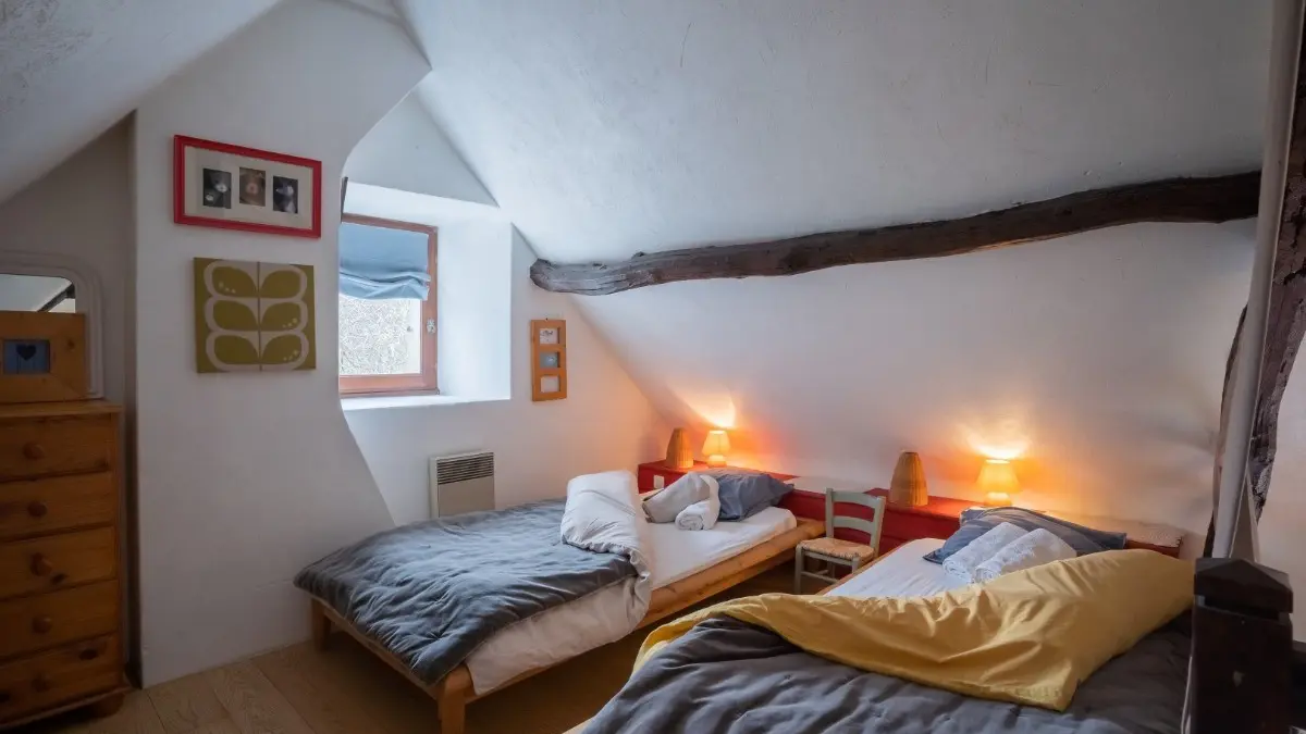 81809 - lits jumeaux  et rangement  2 vacanciers