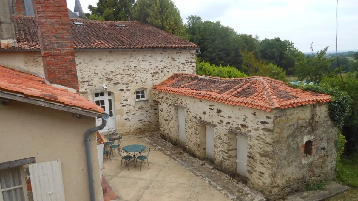 54273 - La cour avec son barbecue