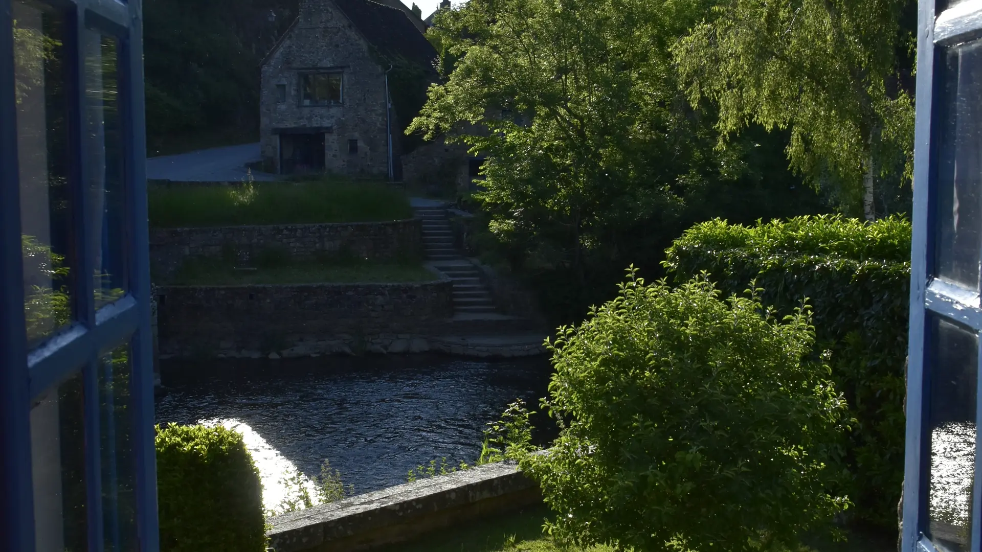 Le Gite du Pont - Moulins-le-Carbonnel - vue de la cuisine