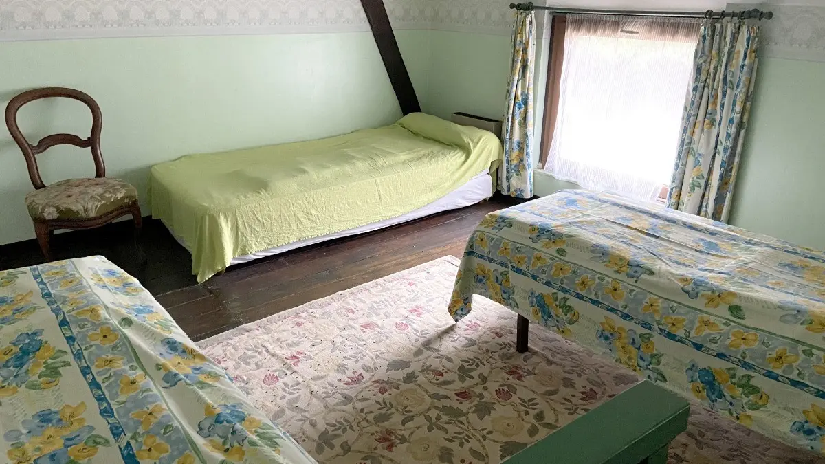 54309 - Chambre avec 3 lits en 90