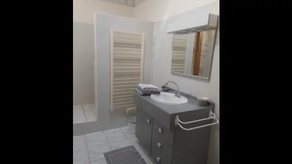 54288 - la salle d'eau à l'étage