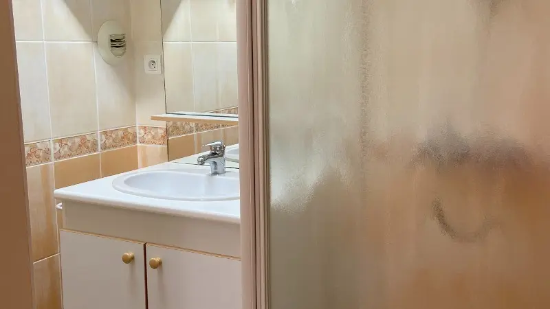 53348 - Salle d'eau communicante avec la chambre