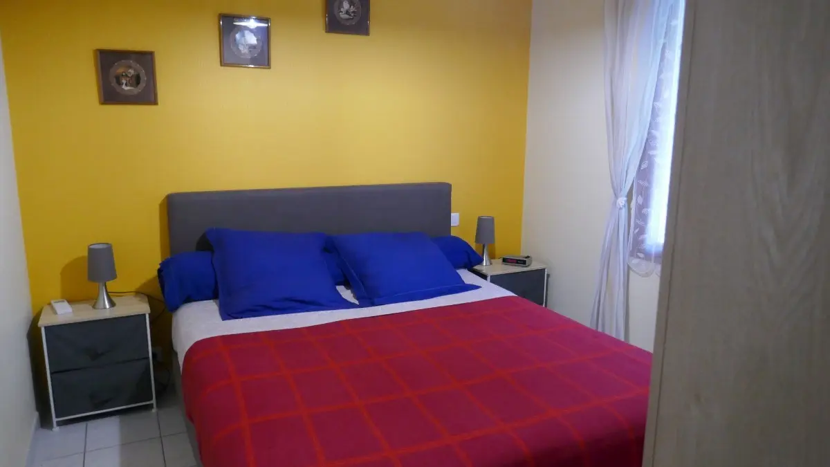 284885 - chambre 2 comprenant un lit en 160 x20 
ou 2 lits de  80x 200 (divisible)