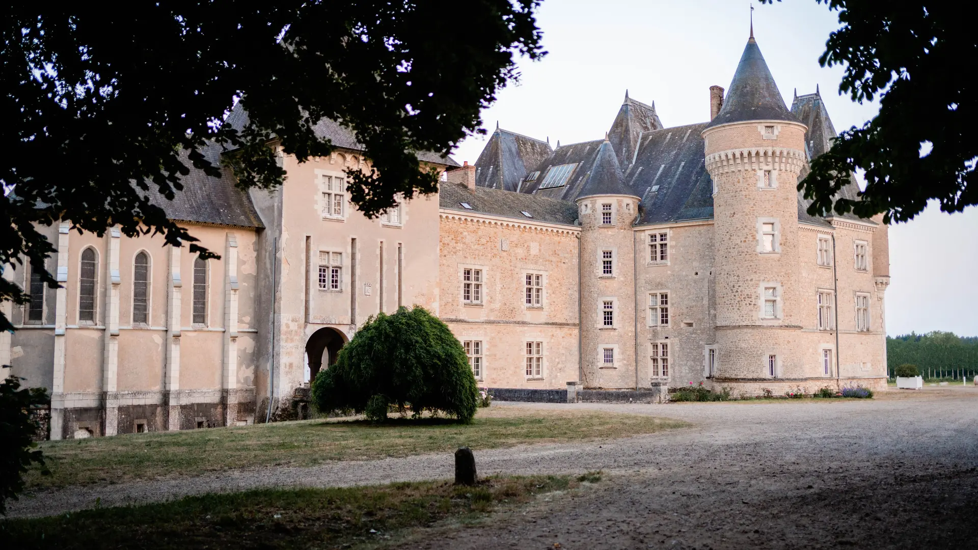 Pescheseul, entrée façade ouest