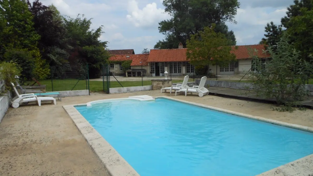 54330 - Piscine privée